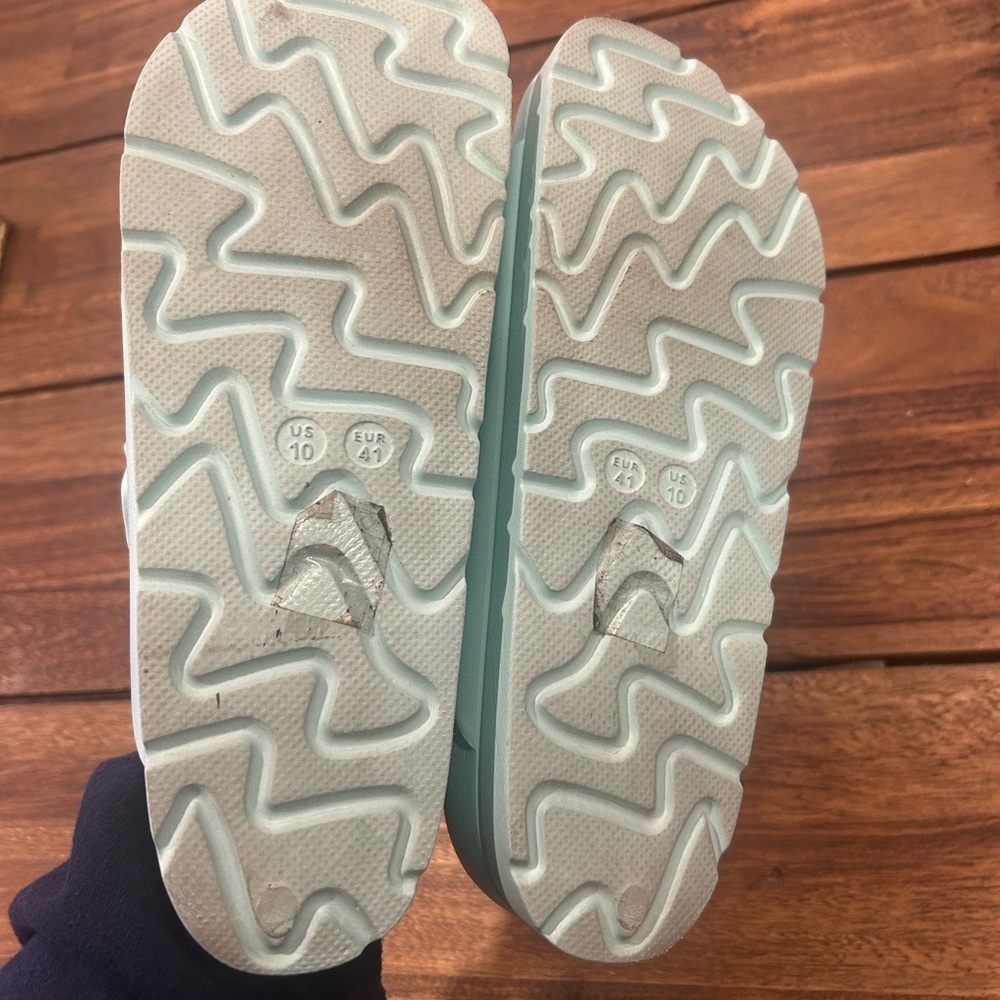 Woman’s double buckle turquoise slides. Size 10. Slight platform. - Picture 9 of 9